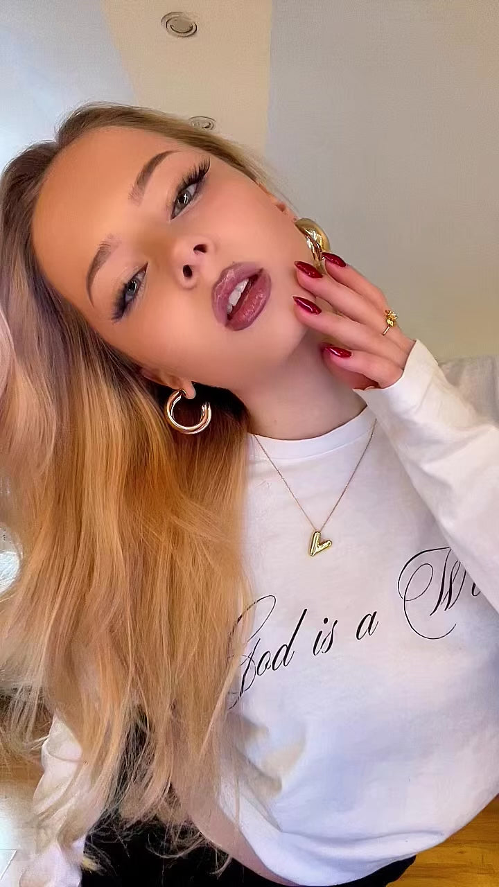 INDEX MARKET GOD IS A WOMAN LONGSLEEVE T-SHIRT